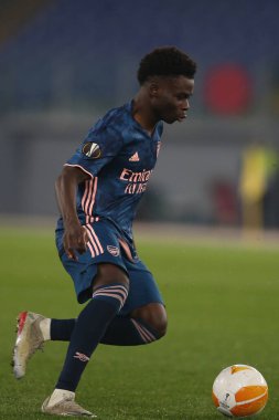 Roma, İtalya - 18 / 02 / 2021: Bukayo Saka (ARS), Roma 'daki Olimpiyat Stadyumu' nda BENFICA ile ARSENAL arasında oynanan 32 futbol karşılaşmasının UEFA EUROPE LeAGUE 20 / 21.