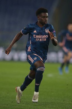 Roma, İtalya - 18 / 02 / 2021: Bukayo Saka (ARS), Roma 'daki Olimpiyat Stadyumu' nda BENFICA ile ARSENAL arasında oynanan 32 futbol karşılaşmasının UEFA EUROPE LeAGUE 20 / 21.