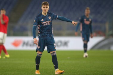 Roma, İtalya - 18 / 02 / 2021: Martin Odegaard (ARS), UEFA EUROPE LeAGUE 'nin Roma' daki Olimpiyat Stadyumu 'nda BENFICA ile ARSENAL arasında oynanan 32 futbol karşılaşmasının 20 / 21.