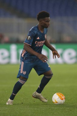 Roma, İtalya - 18 / 02 / 2021: Bukayo Saka (ARS), Roma 'daki Olimpiyat Stadyumu' nda BENFICA ile ARSENAL arasında oynanan 32 futbol karşılaşmasının UEFA EUROPE LeAGUE 20 / 21.