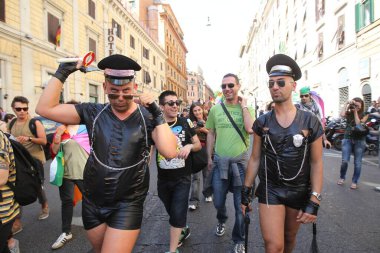 ROME, ITALY 11.06.2011: Roma 'nın sokaklarındaki LGBTQ + topluluğunun haklarını almak için 