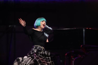 ROME, ITALY 11.06.2011: Lady Gaga, Roma sokaklarındaki LGBTQ + topluluğunun haklarını almak için 