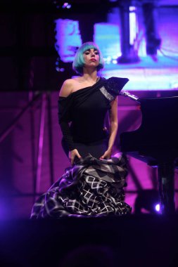 ROME, ITALY 11.06.2011: Lady Gaga, Roma sokaklarındaki LGBTQ + topluluğunun haklarını almak için 