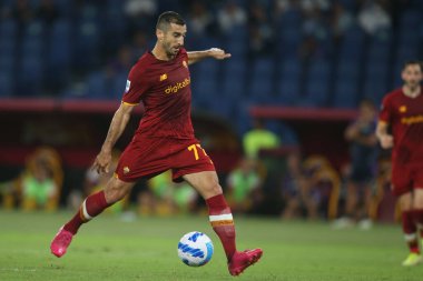 ROME, İtalya - 22.08.2021: MKHITARYAN (AS ROMA) İtalyan Serisi sırasında gol attı. 22 Ağustos 2021 'de Roma' daki Olimpiyat Stadyumu 'nda AS ROMA-S FIORENTINA futbol karşılaşması