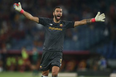 ROME, İtalya - 22.08.2021: RUI PATRICIO (AS ROMA) İtalya Serisi 'nde gol attı. 22 Ağustos 2021' de Roma Olimpiyat Stadyumu 'nda AS ROMA - S FIORENTINA arasında oynanan bir futbol maçı.