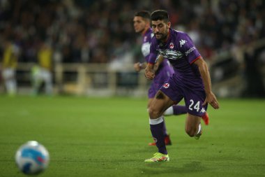 FLORENCE, İtalya - 21.09.2021: BENASSI (FIORENTINA) 21 Eylül 2021 tarihinde Floransa 'daki Artemio Franchi Stadyumu' nda ACF FIORENTINA ile INTER FC arasında oynanan İtalya futbol karşılaşmasında