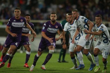 FLORENCE, İtalya - 21.09.2021: Serie A İtalya futbol karşılaşması sırasında Nastasiç ile ACF FIORENTINA INTER FC arasında 21 Eylül 2021 tarihinde Floransa 'daki Artemio Franchi Stadyumu' nda oynanan karşılaşma