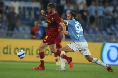 ROME, İtalya - 26.09.2021: 26 Eylül 2021 'de Roma' daki Olimpiyat Stadyumu 'nda SS LAZIO - AS ROMA arasındaki İtalyan Serisi futbol maçı devam ediyor.