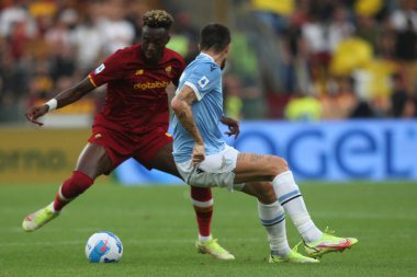 ROME, İtalya - 26.09.2021: 26 Eylül 2021 'de Roma' daki Olimpiyat Stadyumu 'nda SS LAZIO - AS ROMA arasındaki İtalyan Serisi futbol maçı devam ediyor.
