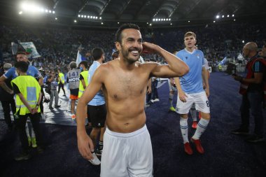 ROME, İtalya - 26.09.2021: PEDRO (LAZIO), 26 Eylül 2021 'de Roma' daki Olimpiyat Stadyumu 'nda SS LAZIO-AS ROMA arasındaki futbol karşılaşmasının zaferini kutladı.
