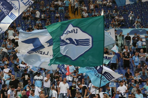 Rome Italië 2021 Lazio Fans Vlaggen Tribunes Tijdens Italiaanse Serie — Stockfoto