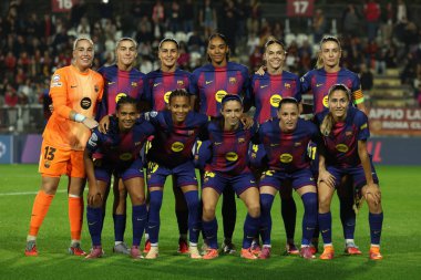 Rme, İtalya 15 Ekim 2025: Barcellona takımı, Roma 'daki Tre Fontane Stadyumu' nda AS Romanlar FC Barcellona 'ya karşı 2025 / 26 UEFA Kadınlar Şampiyonlar Ligi - Matchday 2 - açılış töreninde bir araya geldi.