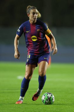 Rme, İtalya 15 Ekim 2025: Barcell 'li Alexia Putellas, Roma' daki Tre Fontane Stadyumu 'nda AS Roma FC Barcellona' ya karşı FC Barcellona arasındaki 2025 / 26 UEFA Kadınlar Şampiyonlar Ligi - Matchday 2 - sırasında çatışmada görüldü.