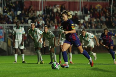 Rme, İtalya 15 Ekim 2025: Barcellona 'dan Alexia Putellas, Roma' daki Tre Fontane Stadyumu 'nda AS Roman FC Barcellona' ya karşı oynadığı 2025 / 26 UEFA Kadınlar Şampiyonlar Ligi - Matchday 2 - penaltı vuruşunu kaçırdı.