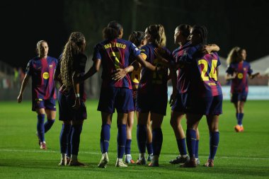 Rme, İtalya 15 Ekim 2025: Barcellona 'lı Kika Nazareth, Roma' daki Tre Fontane Stadyumu 'nda AS Roman FC Barcellona' ya karşı oynadığı 2025 / 26 UEFA Kadınlar Şampiyonlar Ligi - Matchday 2 - sırasında golü attı ve takımla birlikte kutladı.