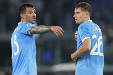 Roma, İtalya 26 Ekim 2025: Lazio 'dan Alessio Romagnoli, Lazio' dan Toma Basiç, 2025-2026 sezonunda Olimpik Stadyum 'da SS Lazio' ya karşı Juventus FC Torin arasındaki futbol karşılaşmasında görev aldı.