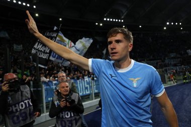 Roma, İtalya 26 Ekim 2025: Lazio 'lu Toma Basiç 2025-2026 sezonunun 8. gününde Olimpiyat Stadyumu' nda SS Lazio ile Juventus FC Torino arasında oynanan karşılaşmada kazandığı zaferi kutladı.