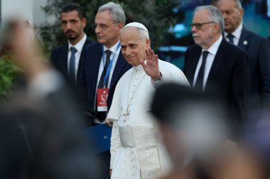 Roma, İtalya, 28 Ekim 2025: Papa 16. Leo 'nun Colosseum' daki duasından sonra sahneye gelişi