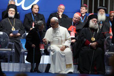 Roma, İtalya, 28 Ekim 2025: Papa 16. Leo atom bombasından kurtulan ve barış eylemcisi Koko Kondo 'yu selamladı