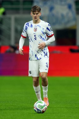 Milan, İtalya 16 Kasım 2025: İtalyan David Moller Wolfe İtalya ile Norveç arasında oynanan maçta, 2026 FIFA Dünya Kupası elemeleri için geçerli olan Birinci Grup Giuseppe Meazza - San Siro Stadyumu 'nda oynanacak.