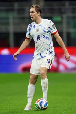 Milan, İtalya 16 Kasım 2025: İtalya ile Norveç arasındaki maçta görev yapan Kristian Thorstvedt, 2026 FIFA Dünya Kupası elemeleri için geçerli olan Birinci Grup Giuseppe Meazza - San Siro Stadyumu 'nda oynanacak. 
