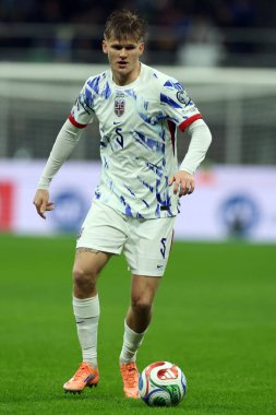 Milan, İtalya 16 Kasım 2025: İtalyan David Moller Wolfe İtalya ile Norveç arasında oynanan maçta, 2026 FIFA Dünya Kupası elemeleri için geçerli olan Birinci Grup Giuseppe Meazza - San Siro Stadyumu 'nda oynanacak.