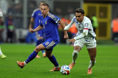 İtalya 'nın Milano kenti 16 Kasım 2025: (L) İtalyan Davide Frattesi, (R) Norveçli Antonio Nusa İtalya ile Norveç arasında oynanan karşılaşmada, 2026 FIFA Dünya Kupası elemeleri için geçerli olan Birinci Grup Giuseppe' de oynanacak.