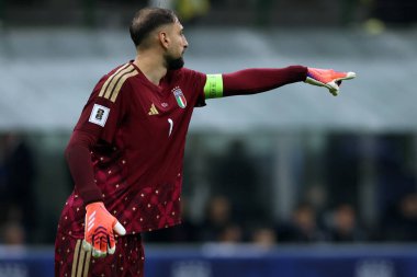 Milan, İtalya 16 Kasım 2025: İtalya ile Norveç arasındaki maçta görev yapan İtalyan Gianluigi Donnarumma, 2026 FIFA Dünya Kupası elemeleri için geçerli olan Birinci Grup Giuseppe - San Siro stadyumunda oynanacak. 