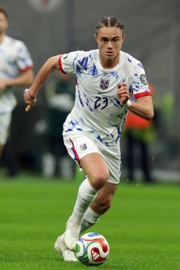 Milan, İtalya 16 Kasım 2025: İtalya ile Norveç arasındaki maçta görev yapan Norveçli Thelo Aasgaard, 2026 FIFA Dünya Kupası elemeleri için geçerli olan Grup I, Giuseppe Meazza - San Siro 'daki Giuseppe Stadyumu' nda oynanacak.