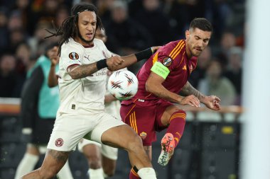 Roma, İtalya - 27 Kasım 2025: Midtjylland 'dan Kevin Mbabu, Roma' dan Gianluca Mancini Uefa Avrupa Ligi 2025 / 2026, futbol maçı - 5. gün - Roma 'daki OLYMPIC STADIUM' da Roman vs FC.