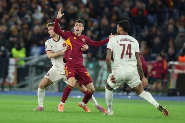 Roma, İtalya - 27 Kasım 2025: Uefa Avrupa Ligi 2025 / 2026 'da görev yapan Romanların Matias Soule' u, futbol maçı - 5. gün - Roma, OLYMPIC STADIUM 'da Roman vs FC Midtjylland.