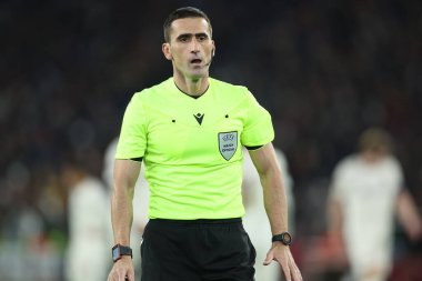 Roma, İtalya - 27 Kasım 2025: Hakem Nikola Dabanoviç Uefa Avrupa Ligi 2025 / 2026, futbol maçı - 5. gün - Roma, OLYMPIC STADIUM 'da Roman vs FC Midtjylland.