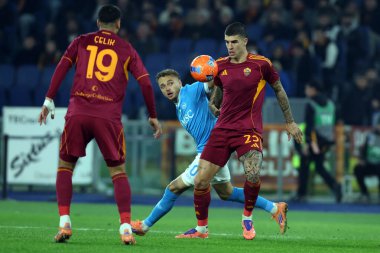 Roma, İtalya - 30 Kasım 2025: Roma 'dan Gianluca Mancini, Napoli' den Noa Lang, AS Roman ve SSC Napoli arasında Olimpiyat Stadyumu 'nda oynanan Serie A Enilive 2025-2026 futbol karşılaşmasında görev aldı.