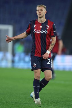 Roma, İtalya - 7 Aralık 2025: Bolonya 'dan Jens Odgaard, SS Lazio - Bologna FC 1909 arasındaki Serie A Enilive 2025-2026 futbol karşılaşmasında görev yaparken görüldü.