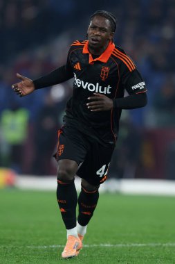 Roma, İtalya - 14 Aralık 2025: Como 'dan Jayden Addai, AS Roma ve Como 1907 Olimpiyat Stadyumu' nda oynanan Serie A Enilive 2025-2026 futbol karşılaşması sırasında görev başında görüldü.