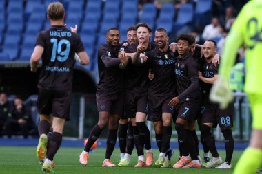 Roma, İtalya - 4 Ocak 2026: (C) Leonardo Spinazzola S.S.C. Napoli, S.S. Lazio ile oynanan Serie A Enilive 2025-2026 futbol karşılaşmasında Stanislav Lobotka, (L) Scott Mctominay, (R) Giovanni Di Lorenzo ile gol attı.