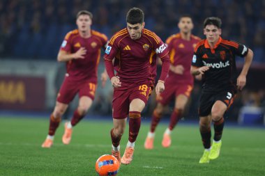 Roma, İtalya - 14 Aralık 2025: Roma 'nın Matias Soul' ü, AS Romanları ile Como 1907 Olimpiyat Stadyumu 'nda oynanan Serie A Enilive 2025-2026 futbol karşılaşması sırasında görev başında görüldü