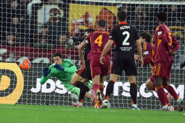 Roma, İtalya - 14 Aralık 2025: Roma Mille Svilar, AS Roman ve Como 1907 Olimpiyat Stadyumu 'nda oynanan Serie A Enilive 2025-2026 futbol karşılaşmasında görev yaparken görüldü