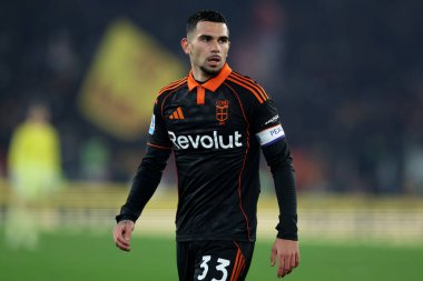 Roma, İtalya - 14 Aralık 2025: Como 'dan Lucas Da Cunha, AS Roma ve Como 1907 Olimpiyat Stadyumu' nda oynanan Serie A Enilive 2025-2026 futbol karşılaşması sırasında görev başında görüldü