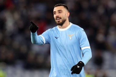 Roma, İtalya - 7 Ocak 2025: S.S. Lazio takımından Mario Gila, S.S. Lazio ile ACF Fiorentina arasında oynanan 2025-2026 Serie A Enilive futbol maçı sırasında Olimpiyat Stadyumu 'nda görüldü.