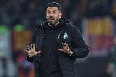 Roma, İtalya - 10 Ocak 2026: Sassuolo 'nun Fabio Grosso teknik direktörü AS Roma ile US Sassuolo arasındaki 2025-2026 Serie A Enilive futbol karşılaşmasında Olimpiyat Stadyumu' nda görüldü