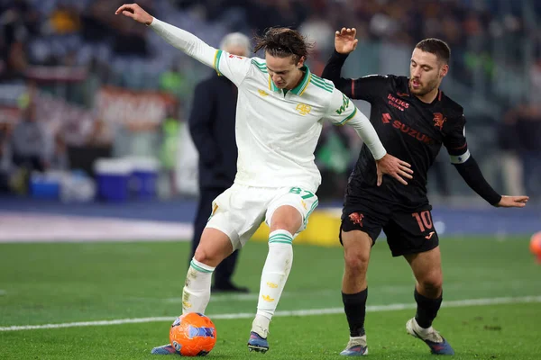 Roma, İtalya - 13 Ocak 2026: (L) A.S. Roma 'dan Daniele Ghilardi, (R) Torino' dan Nikola Vlasiç, Coppa Italia Frecciarossa 2025-2026 yılları arasında Olimpiyat Stadyumu 'nda AS Roma Torino FC 1906' ya karşı oynanan futbol karşılaşmasında görüldü.