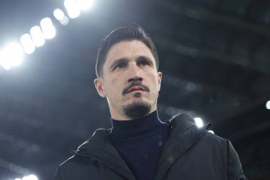 Roma, İtalya - 9 Şubat 2026: Cagliari 'nin Fabio Pisacane teknik direktörü, AS Roma ile Cagliari Calcio arasında oynanan 2025-2026 sezonunda Olimpiyat Stadyumu' nda oynanan maçta görev aldı.