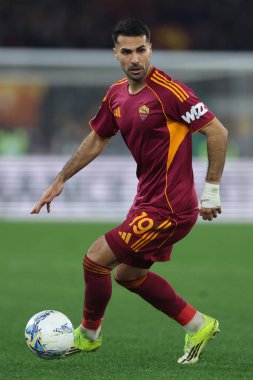 Roma, İtalya - 9 Şubat 2026: Roma 'nın Zeki Çelik Serie A Enilive 2025-2026 futbol karşılaşması sırasında Olimpiyat Stadyumu' nda AS Roman-Cagliari Calcio arasındaki çatışmada görüldü