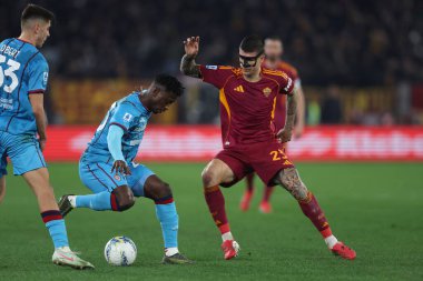 Roma, İtalya - 9 Şubat 2026: Serie A Enilive 2025-2026 sezonunda Olimpiyat Stadyumu 'nda AS Roma-Cagliari Calcio maçında çarpışırken görüldü.