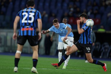 Roma, İtalya - 14 Şubat 2026: (C) Lazio 'lu Daniele Maldini, (R) Atalantalı Berat Djimsiti S.S. Lazio ile Atalanta Bergamasca Calcio arasındaki Serie A Enilive 2025-2026 futbol karşılaşmasında çatışmada görüldü.
