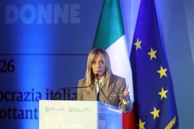 Roma, İtalya - 3 Mart 2026: Giorgia Meloni, İtalya 'da kadınların oy kullanma haklarının sekseninci yıldönümünün kutlandığı Roma' daki Eskrim Akademisi 'nde yaptığı konuşmada. Girişim, Bakan Roccella ve Abodi tarafından destekleniyor. Bu mu?