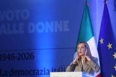 Roma, İtalya - 3 Mart 2026: Giorgia Meloni, İtalya 'da kadınların oy kullanma haklarının sekseninci yıldönümünün kutlandığı Roma' daki Eskrim Akademisi 'nde yaptığı konuşmada. Girişim, Bakan Roccella ve Abodi tarafından destekleniyor. Bu mu?