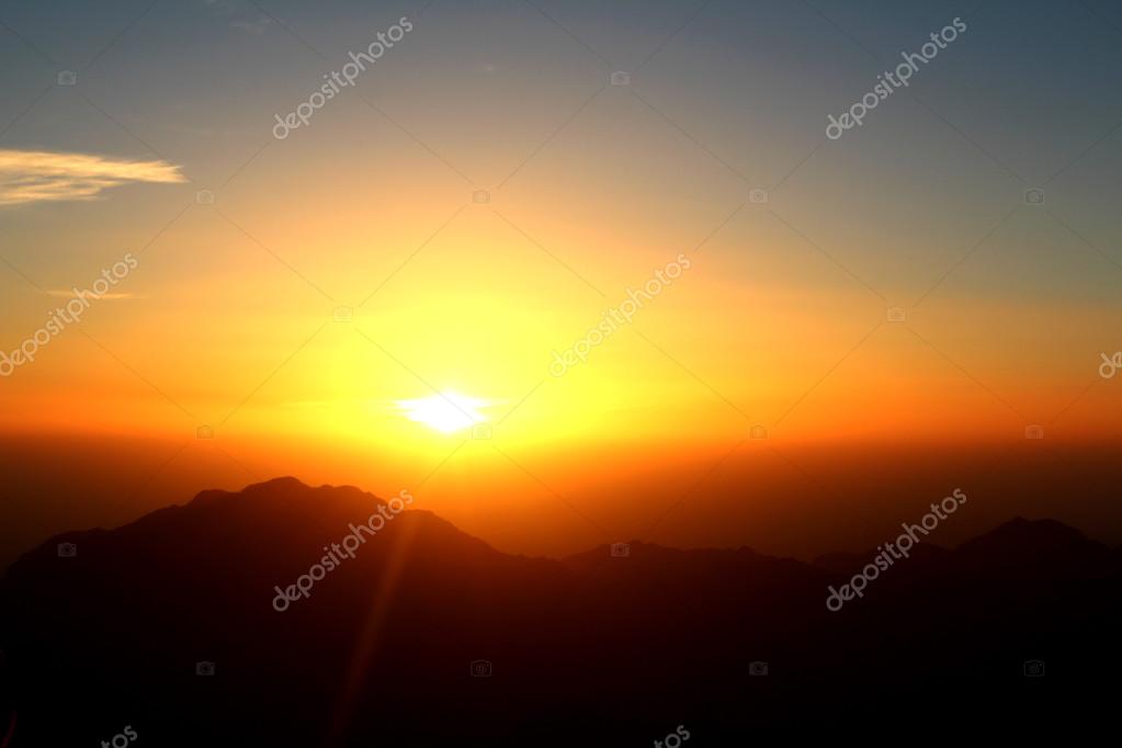 Sonnenaufgang In Der Wuste Mount Moses Agypten Stockfoto C Alena Zinchenko98 Mail Ru