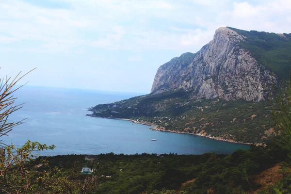 Montanhas da Crimeia perto da costa do Mar Negro — Fotografia de Stock